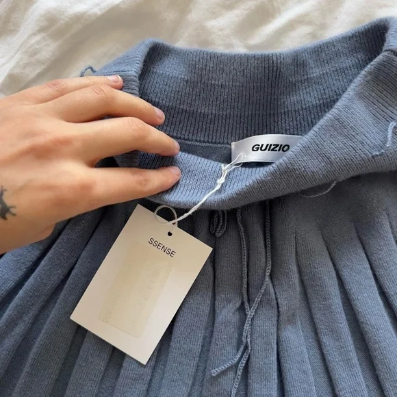 Guizio set long sleeve crop top and baby Blue Pleated mini Skirt knit - Picture 4 of 14